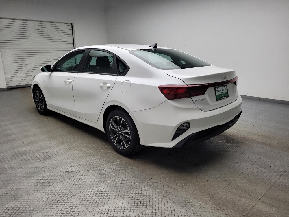 2024 Kia Forte in Eastpointe, MI 48021 - 18122878 5