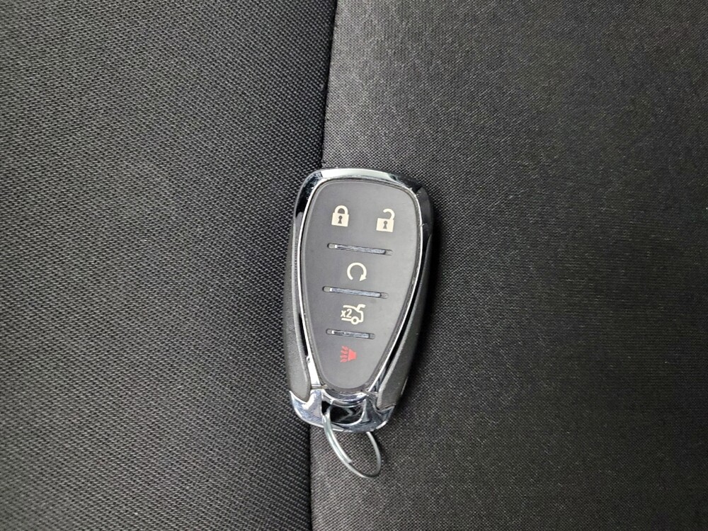 2025 Chevrolet Malibu in Eastpointe, MI 48021 - 18122880 32