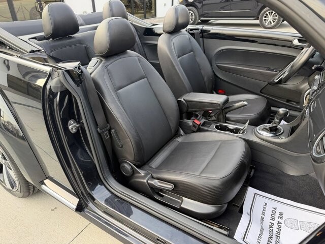 2013 Volkswagen Beetle in Knoxville, TN 37920 - 18122888 17