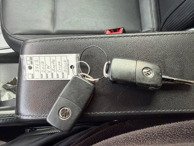 2013 Volkswagen Beetle in Knoxville, TN 37920 - 18122888 24