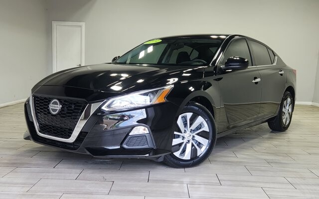 2019 Nissan Altima in Cinnaminson, NJ 08077 - 18122893