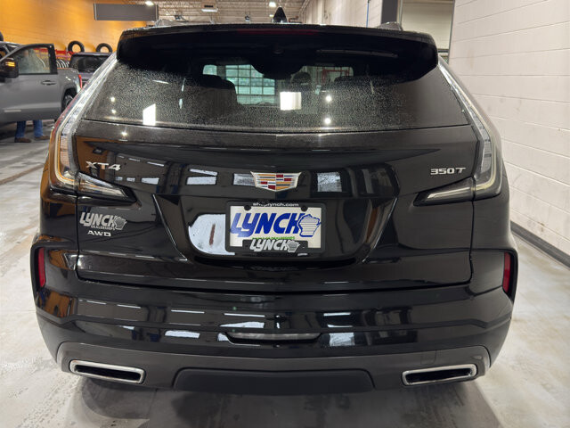 2024 Cadillac XT4 in Burlington, WI 53105 - 18122917 4