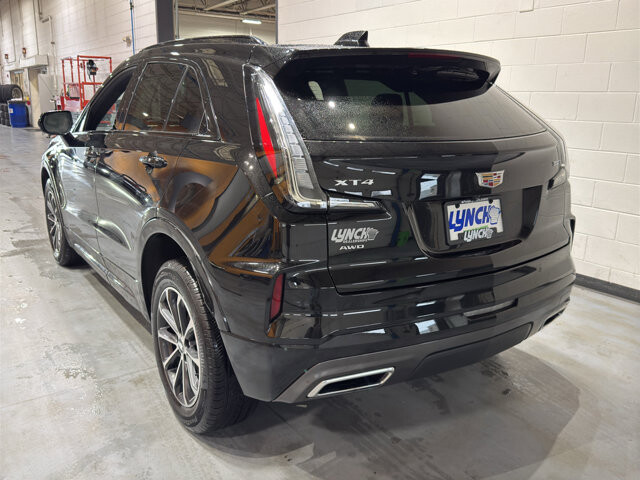 2024 Cadillac XT4 in Burlington, WI 53105 - 18122917 3