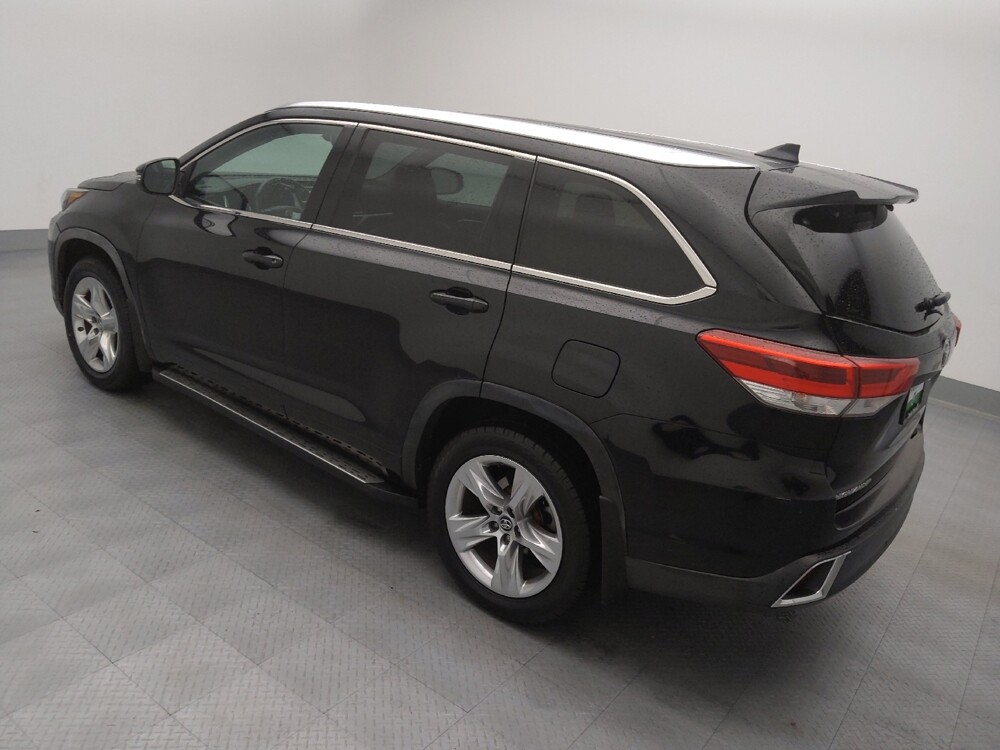2018 Toyota Highlander in Wichita, KS 67207 - 18122970 3
