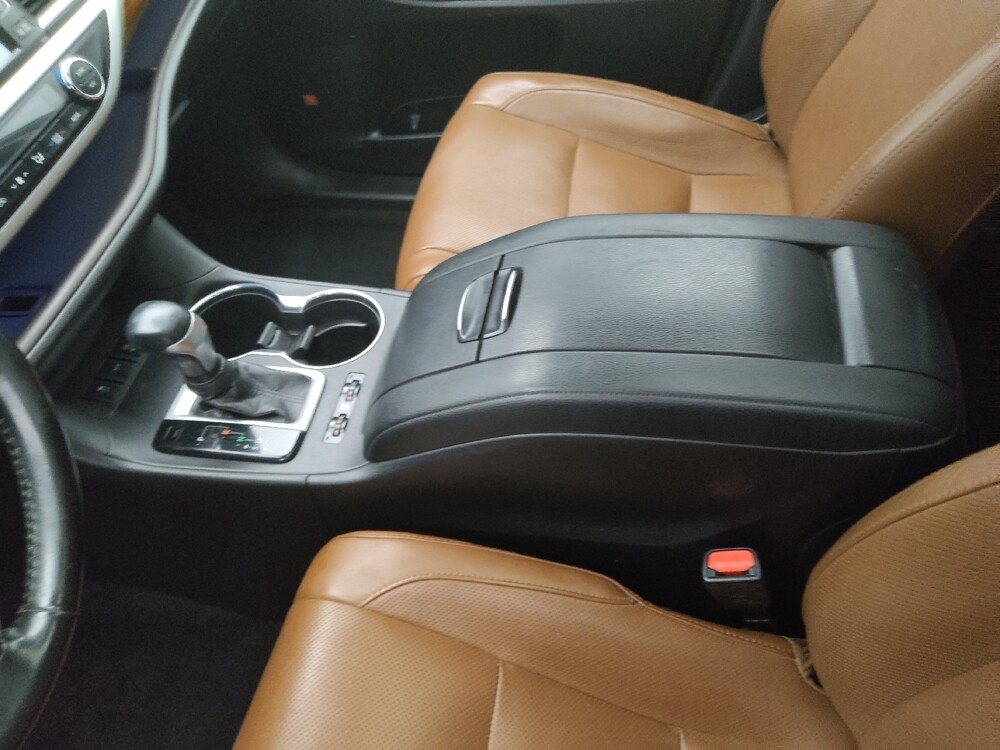 2018 Toyota Highlander in Wichita, KS 67207 - 18122970 26