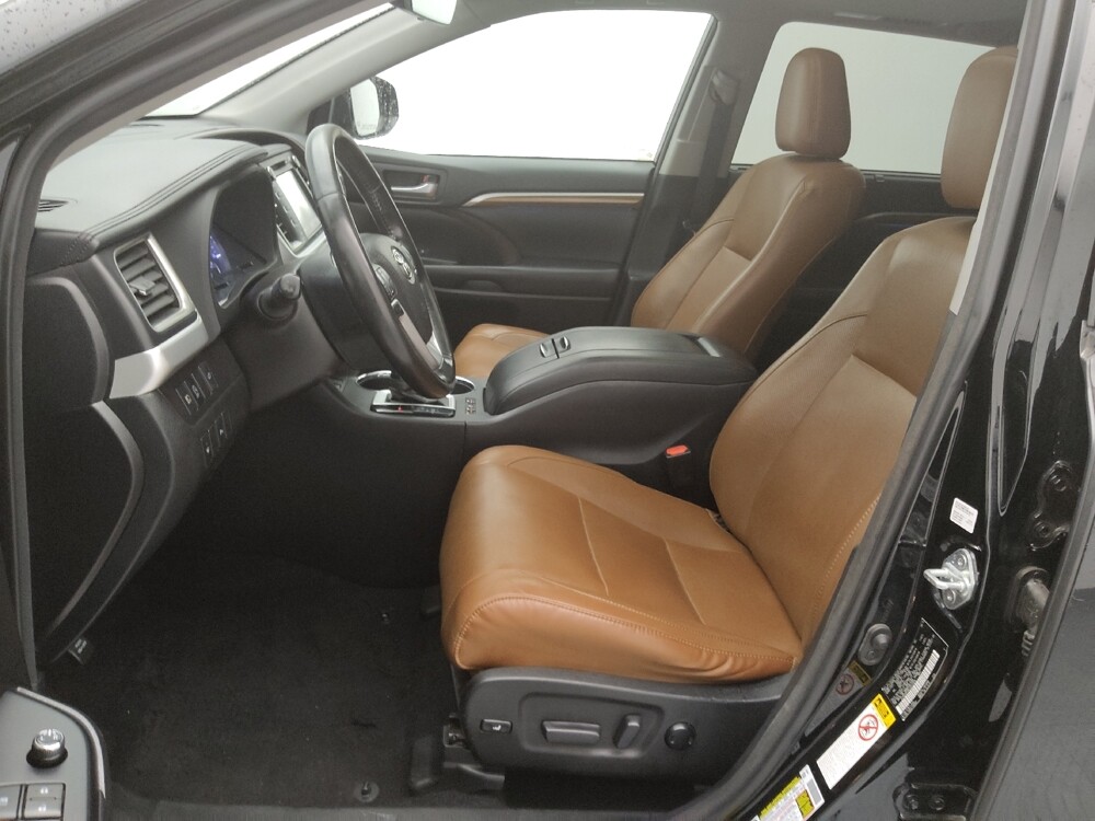 2018 Toyota Highlander in Wichita, KS 67207 - 18122970 17