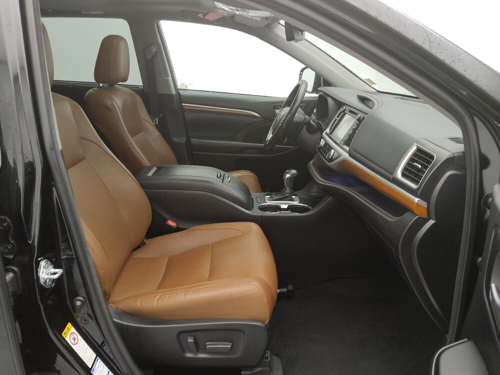 2018 Toyota Highlander in Wichita, KS 67207 - 18122970 21