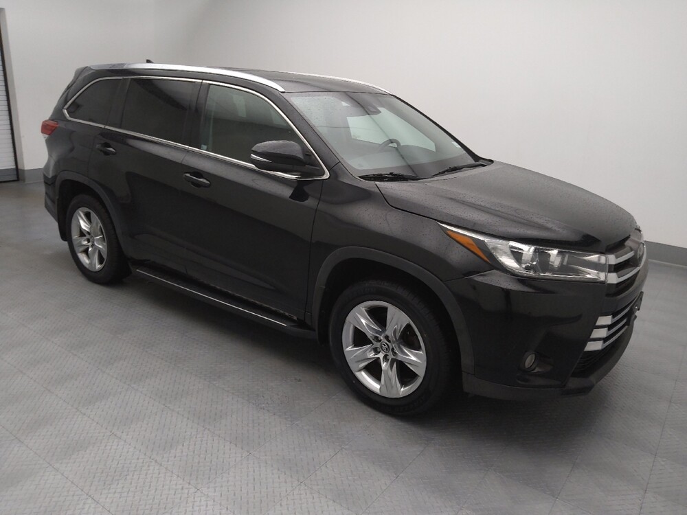 2018 Toyota Highlander in Wichita, KS 67207 - 18122970 11