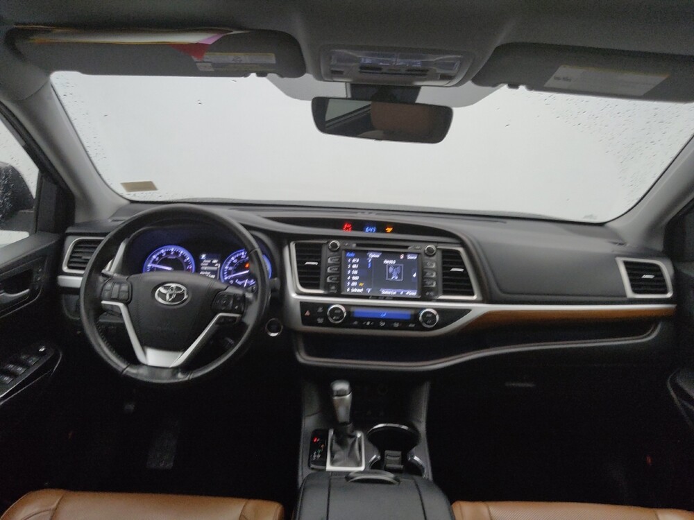 2018 Toyota Highlander in Wichita, KS 67207 - 18122970 22