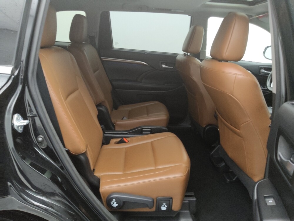 2018 Toyota Highlander in Wichita, KS 67207 - 18122970 19