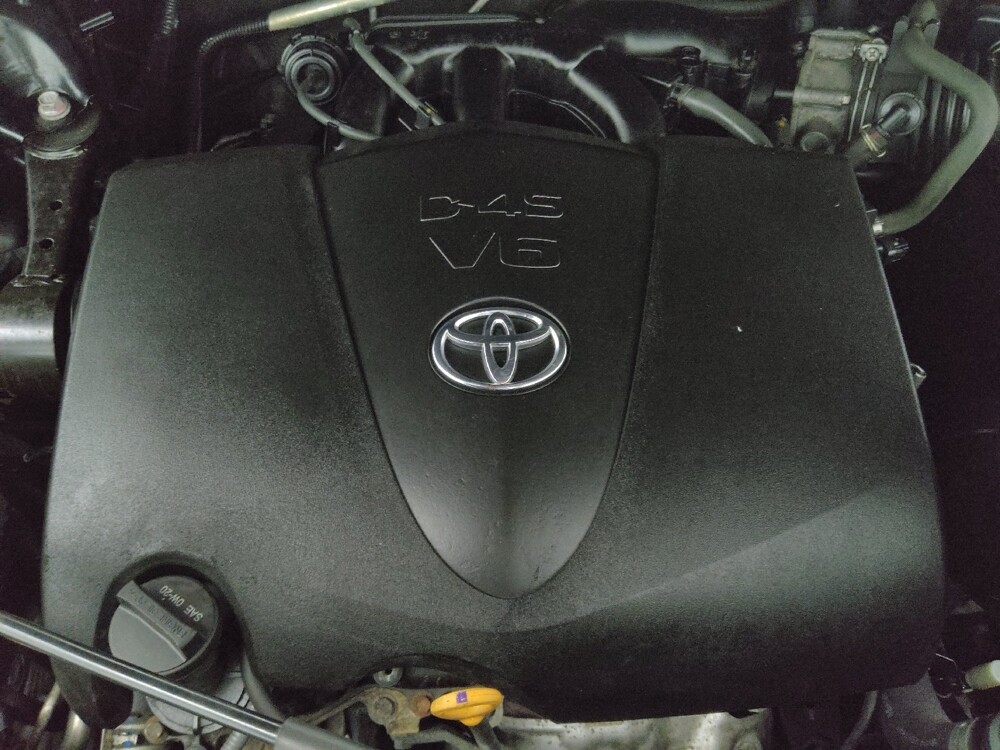 2018 Toyota Highlander in Wichita, KS 67207 - 18122970 30