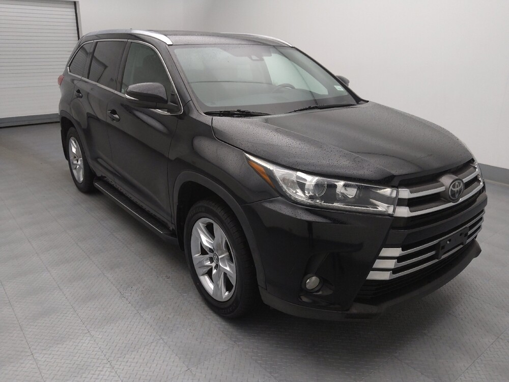 2018 Toyota Highlander in Wichita, KS 67207 - 18122970 13