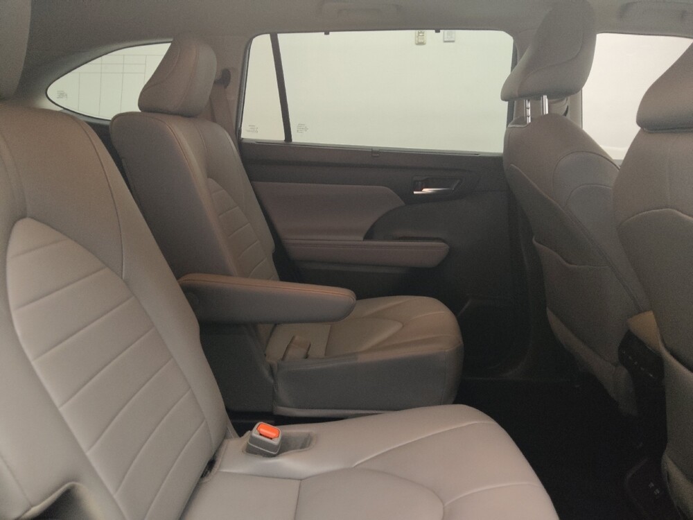 2021 Toyota Highlander in El Paso, TX 79907 - 18122979 19
