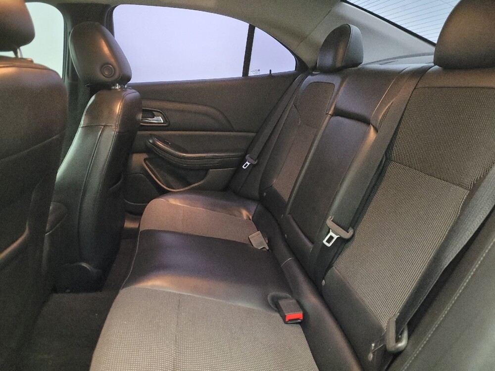 2015 Chevrolet Malibu in Glendale, AZ 85301 - 18122987 18