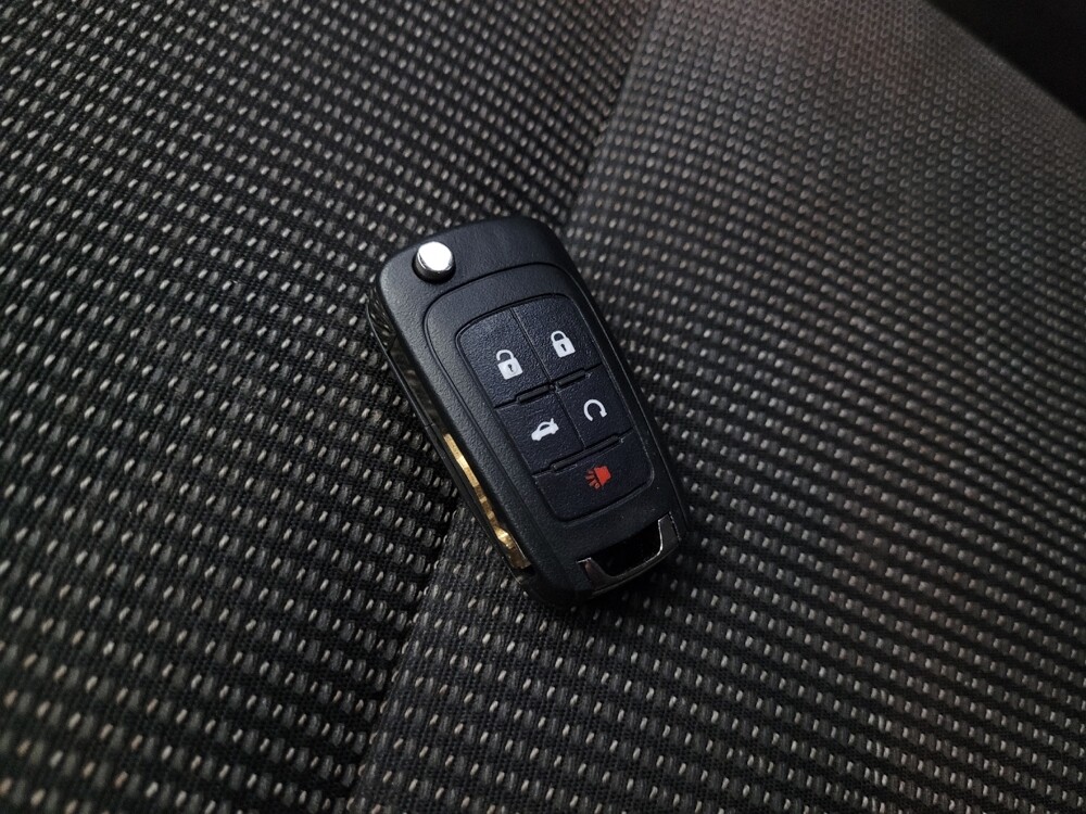 2015 Chevrolet Malibu in Glendale, AZ 85301 - 18122987 32