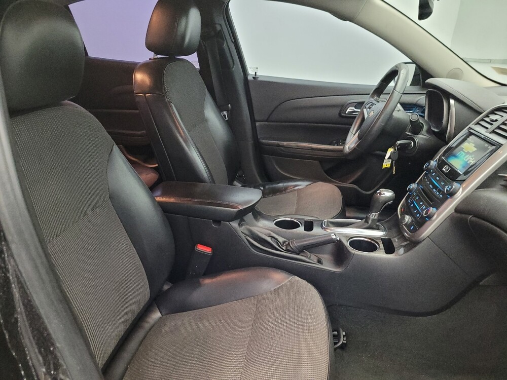 2015 Chevrolet Malibu in Glendale, AZ 85301 - 18122987 21