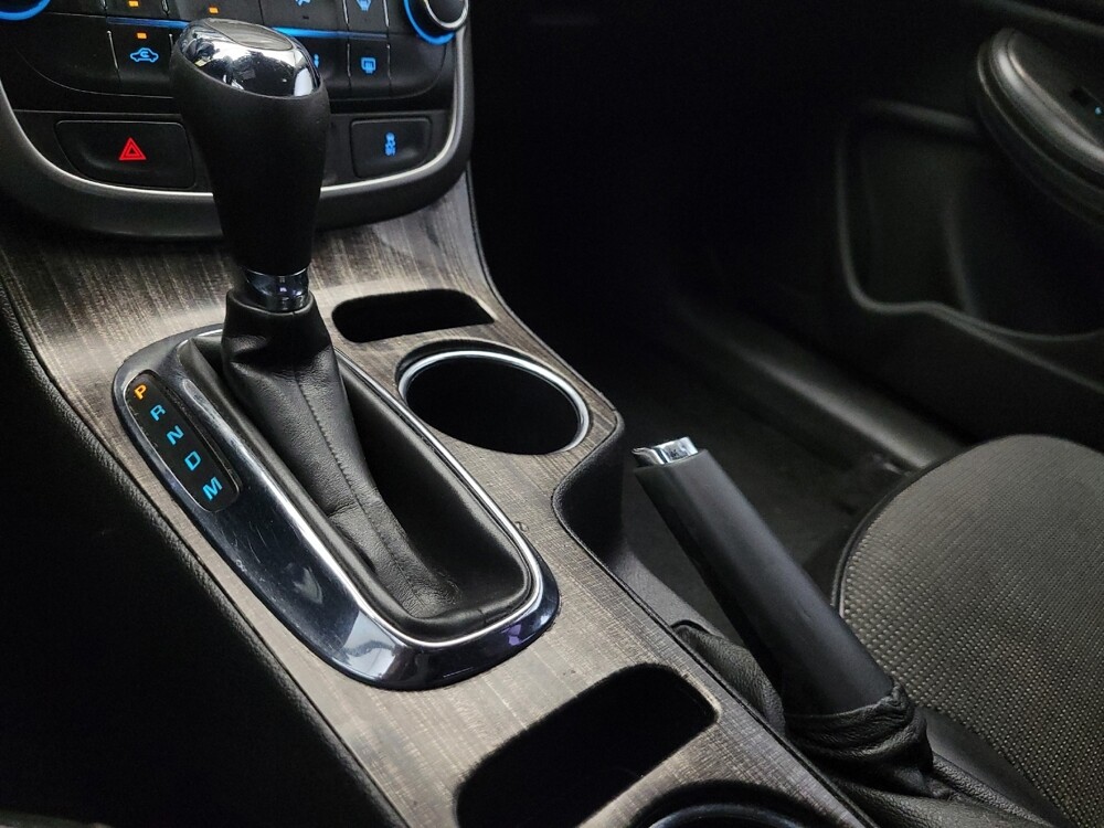 2015 Chevrolet Malibu in Glendale, AZ 85301 - 18122987 26