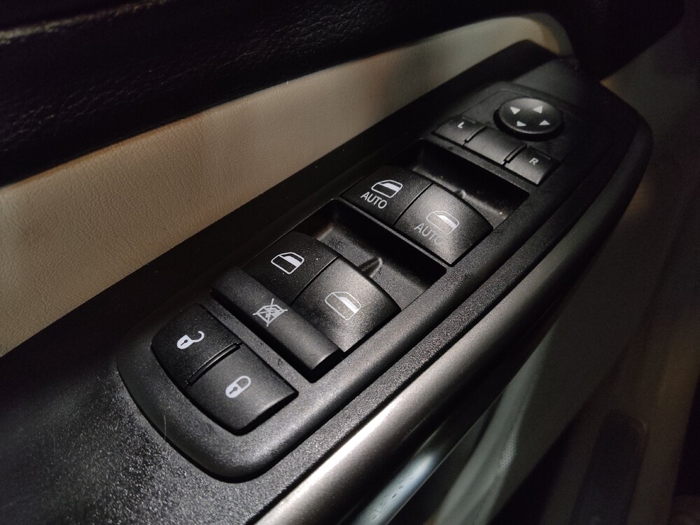 2019 Jeep Cherokee in Gainesville, FL 32609 - 18122998 27