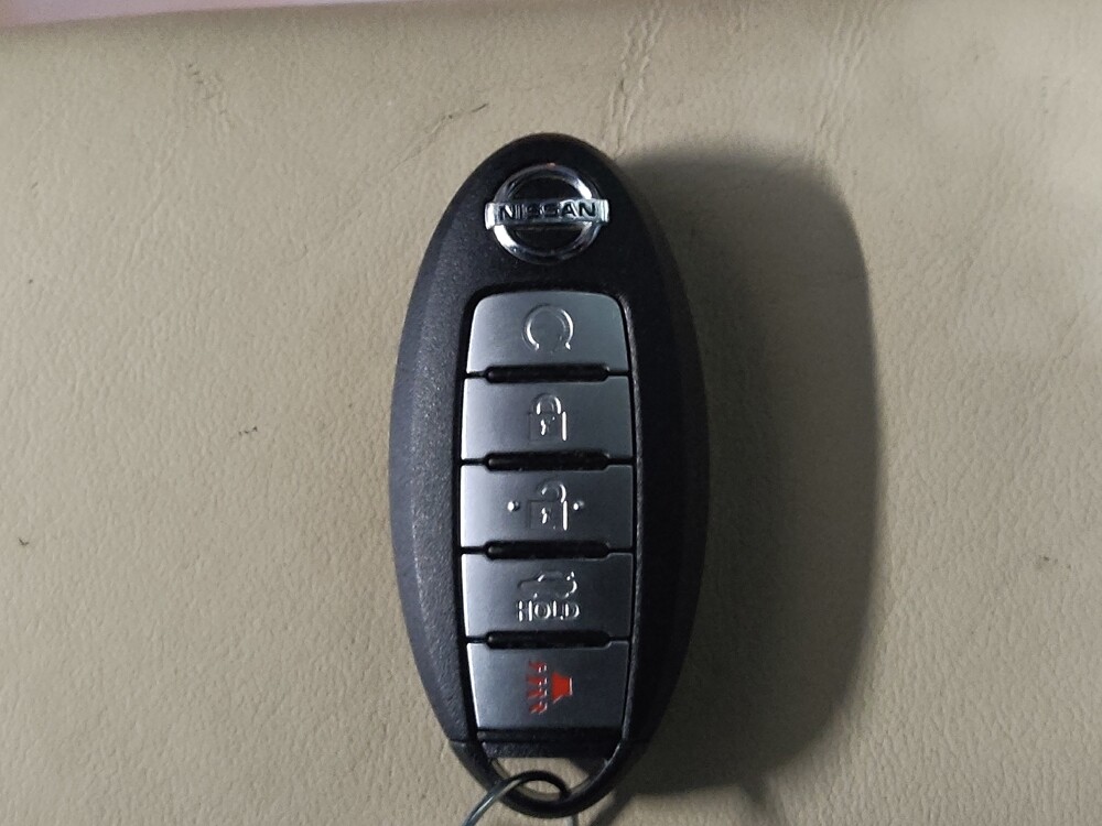 2016 Nissan Maxima in Tampa, FL 33619 - 18123000 32