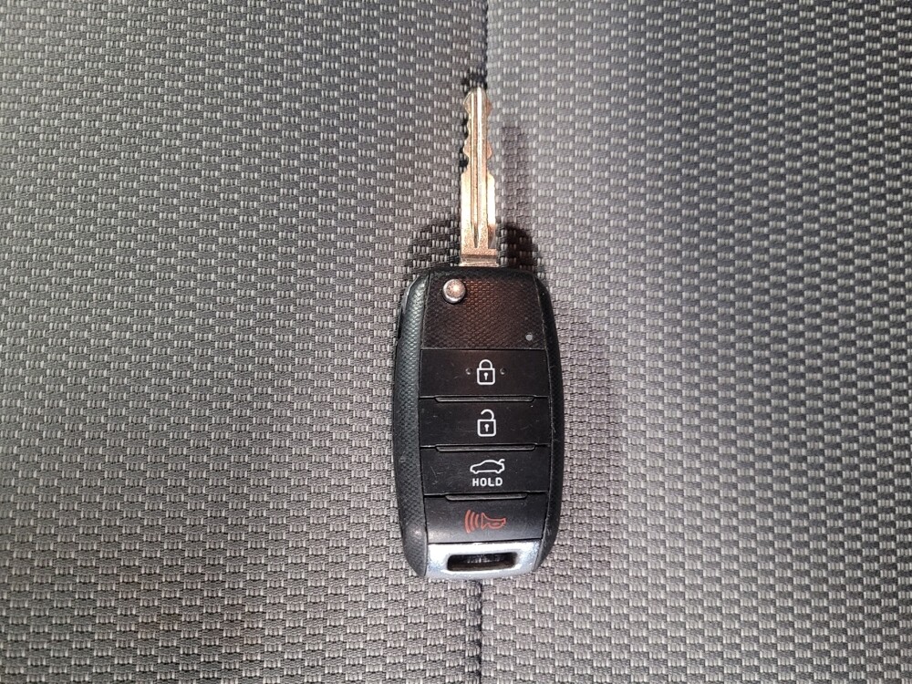 2017 Kia Forte in Salem, VA 24153 - 18123033 32