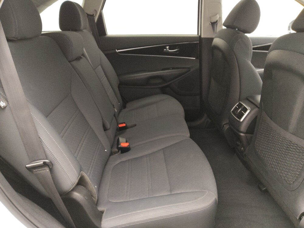 2020 Kia Sorento in Orlando, FL 32808 - 18123037 19