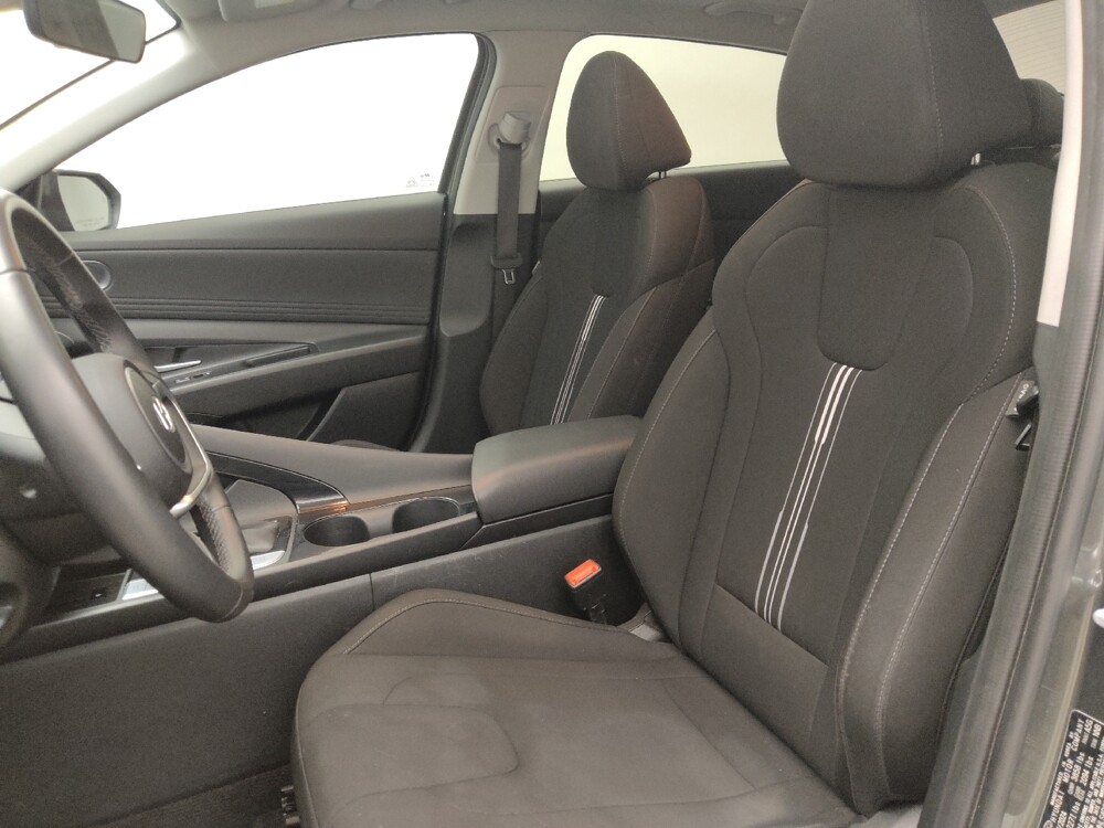 2025 Hyundai Elantra in Lakewood, CO 80215 - 18123083 17