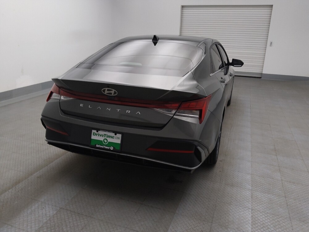 2025 Hyundai Elantra in Lakewood, CO 80215 - 18123083 7