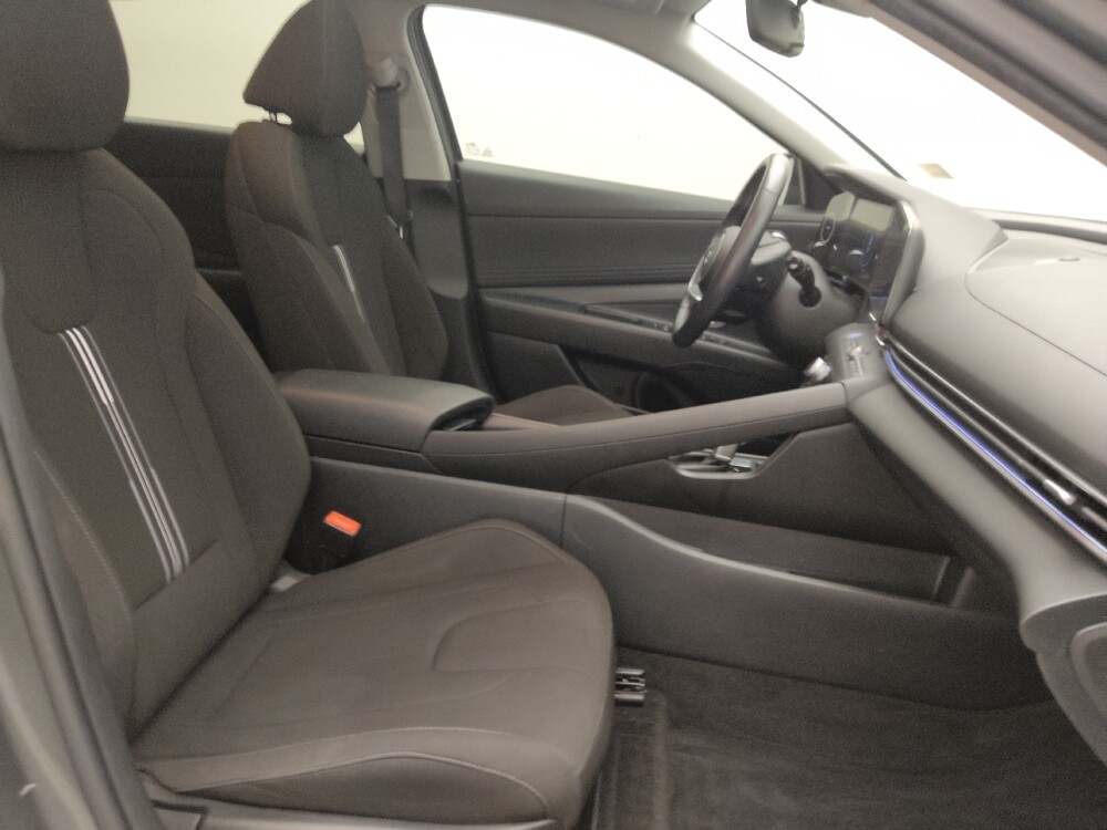 2025 Hyundai Elantra in Lakewood, CO 80215 - 18123083 21