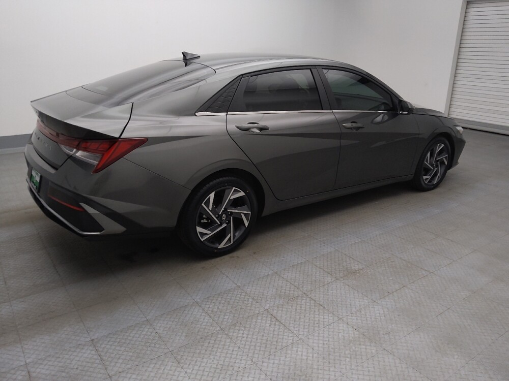 2025 Hyundai Elantra in Lakewood, CO 80215 - 18123083 10