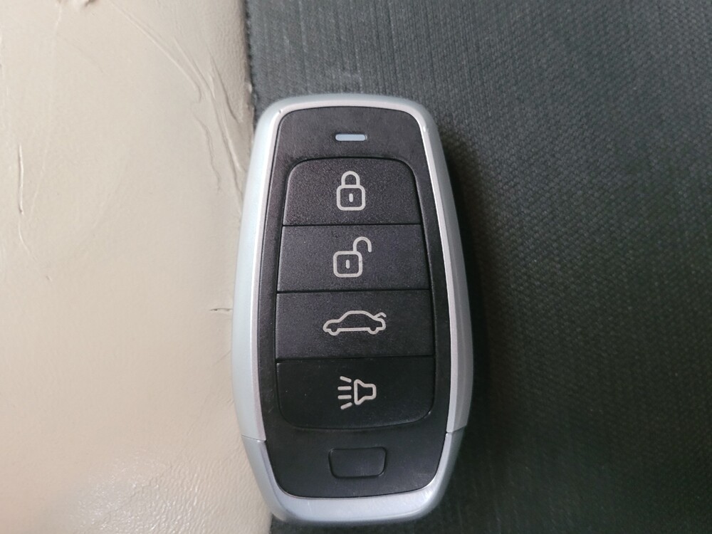 2020 Jeep Cherokee in Memphis, TN 38115 - 18123088 32