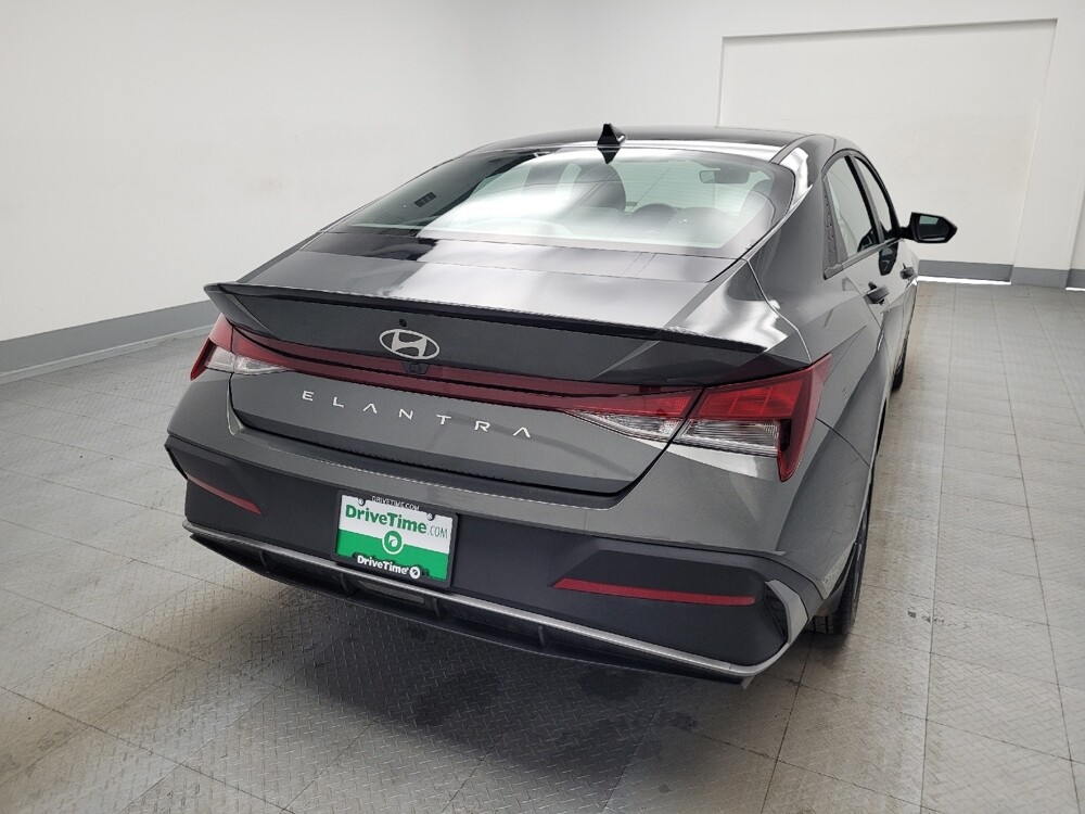 2025 Hyundai Elantra in Huntsville, AL 35816 - 18123094 7