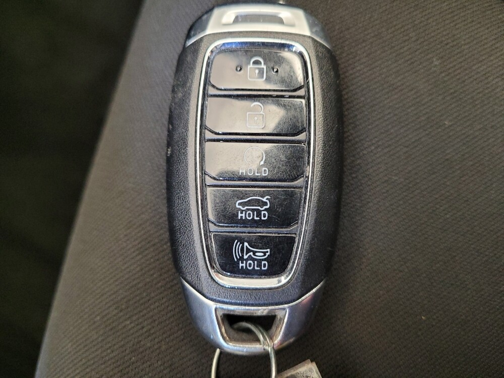 2023 Hyundai Elantra in Cincinnati, OH 45255 - 18123120 32