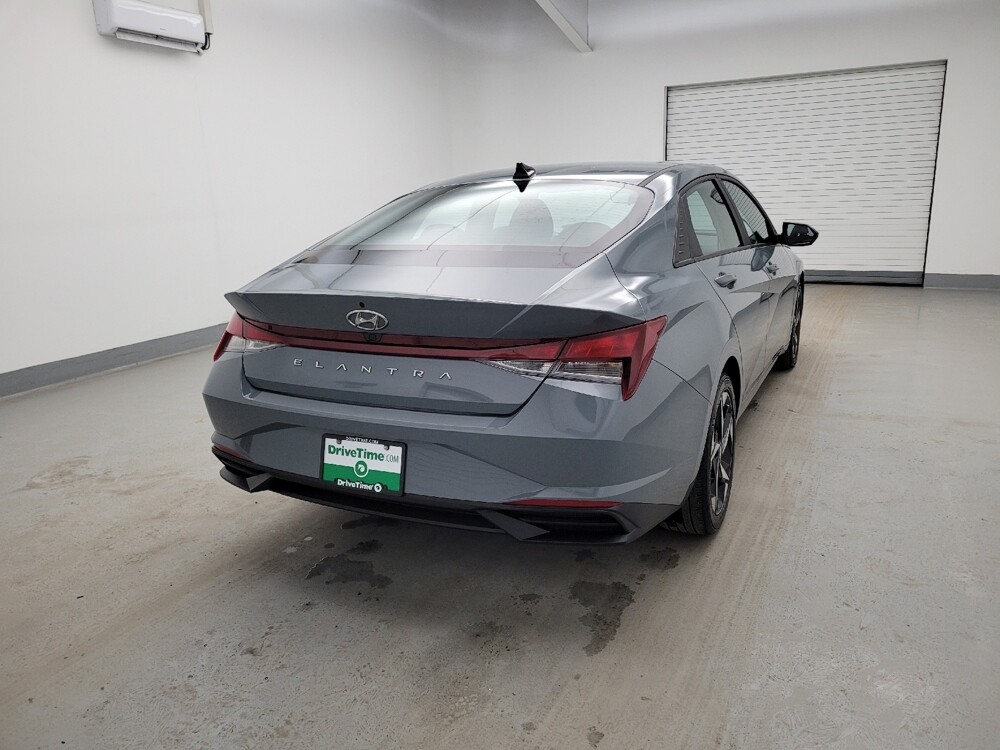 2023 Hyundai Elantra in Cincinnati, OH 45255 - 18123120 7