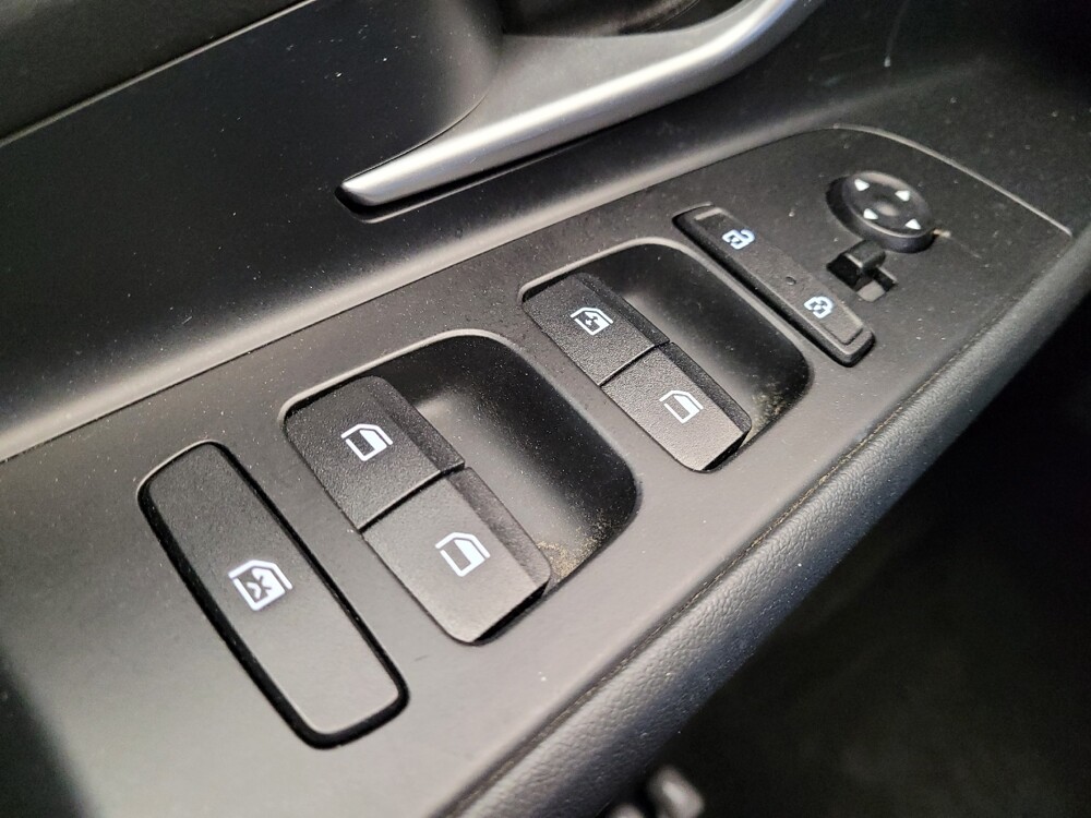 2023 Hyundai Elantra in Cincinnati, OH 45255 - 18123120 27