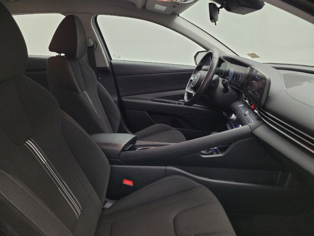 2023 Hyundai Elantra in Cincinnati, OH 45255 - 18123120 21