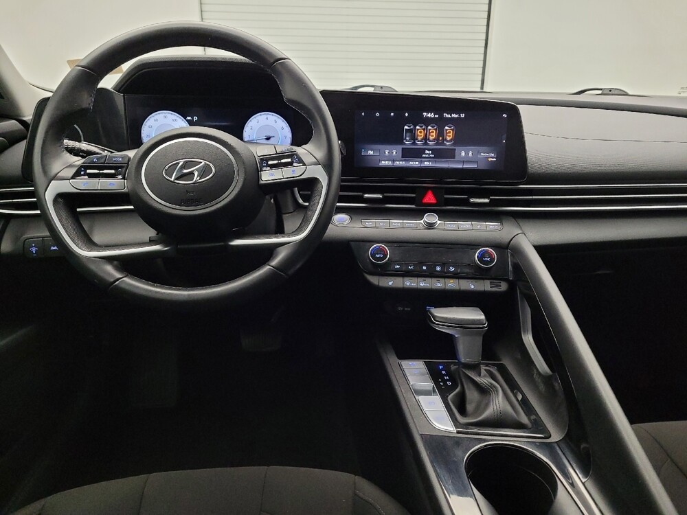 2023 Hyundai Elantra in Cincinnati, OH 45255 - 18123120 22