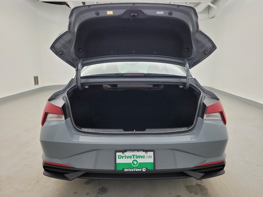 2023 Hyundai Elantra in Cincinnati, OH 45255 - 18123120 29