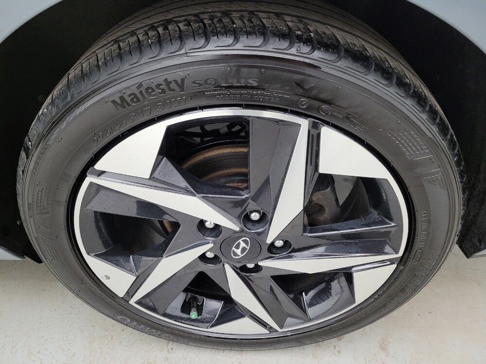 2023 Hyundai Elantra in Cincinnati, OH 45255 - 18123120 31