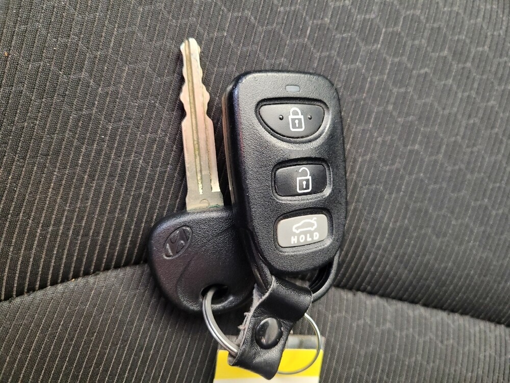 2018 Hyundai Elantra in Columbus, OH 43228 - 18123122 32