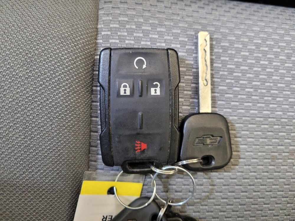 2018 Chevrolet Silverado 1500 in Maple Heights, OH 44137 - 18123125 32