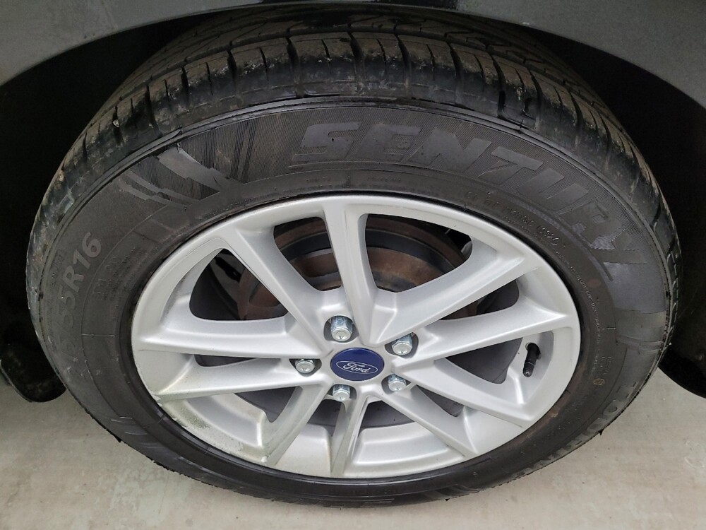 2017 Ford Focus in Columbus, OH 43228 - 18123126 31