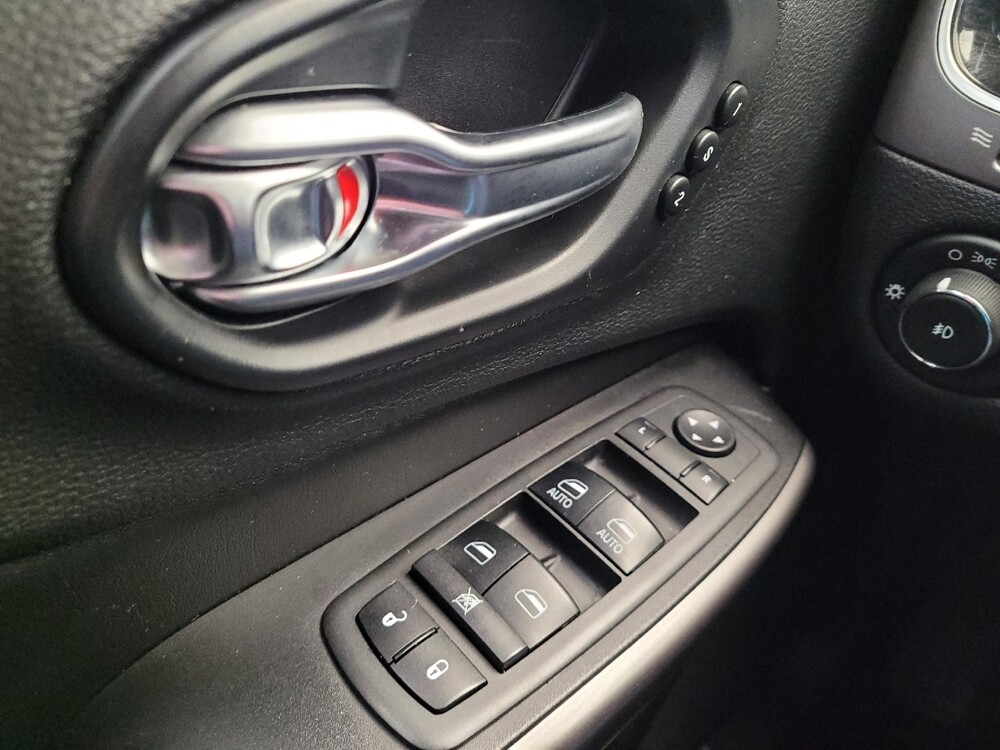 2019 Jeep Cherokee in Columbus, OH 43228 - 18123127 27