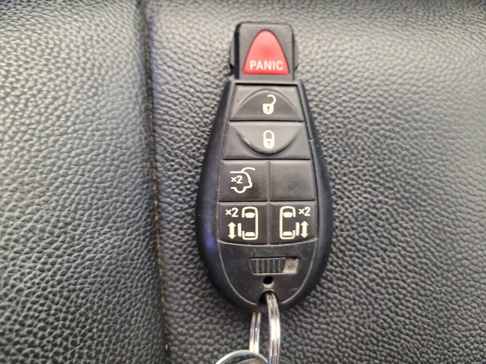 2015 Chrysler Town & Country in Louisville, KY 40258 - 18123129 32