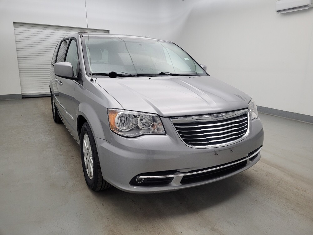 2015 Chrysler Town & Country in Louisville, KY 40258 - 18123129 14