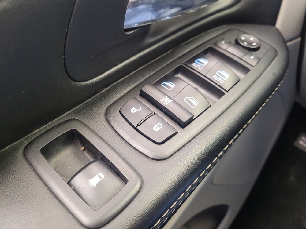 2015 Chrysler Town & Country in Louisville, KY 40258 - 18123129 27