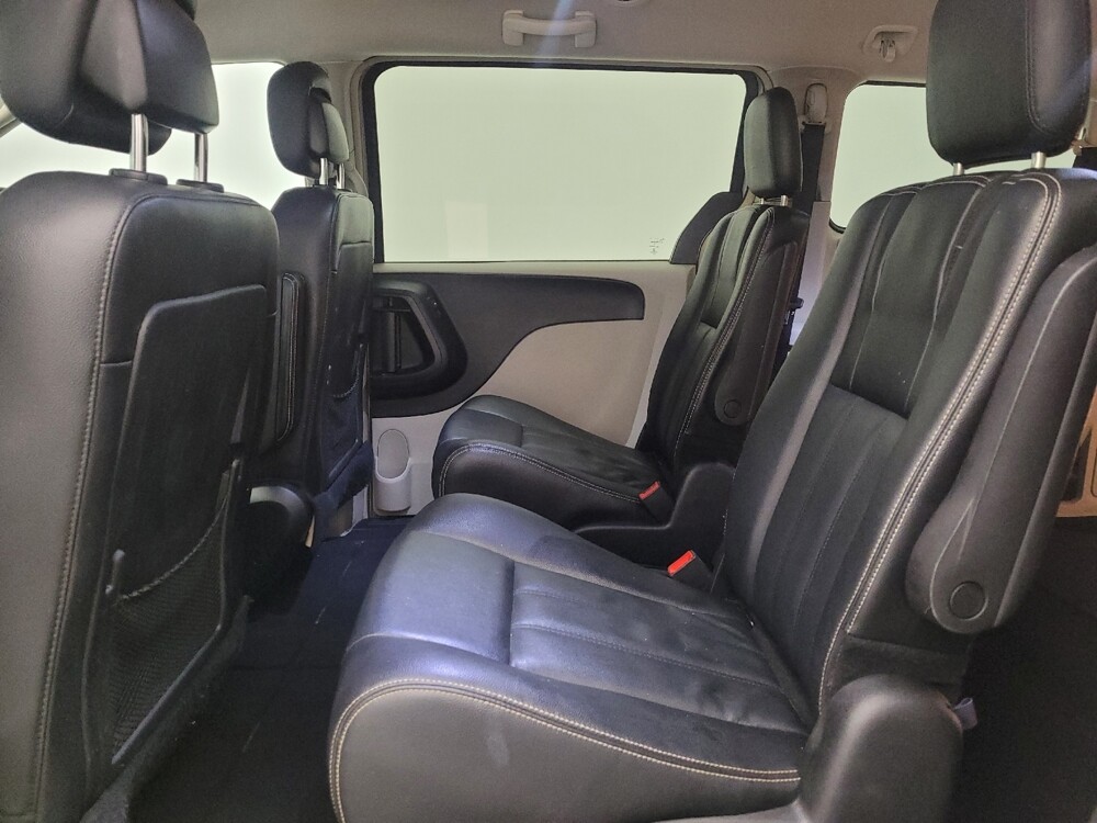 2015 Chrysler Town & Country in Louisville, KY 40258 - 18123129 18