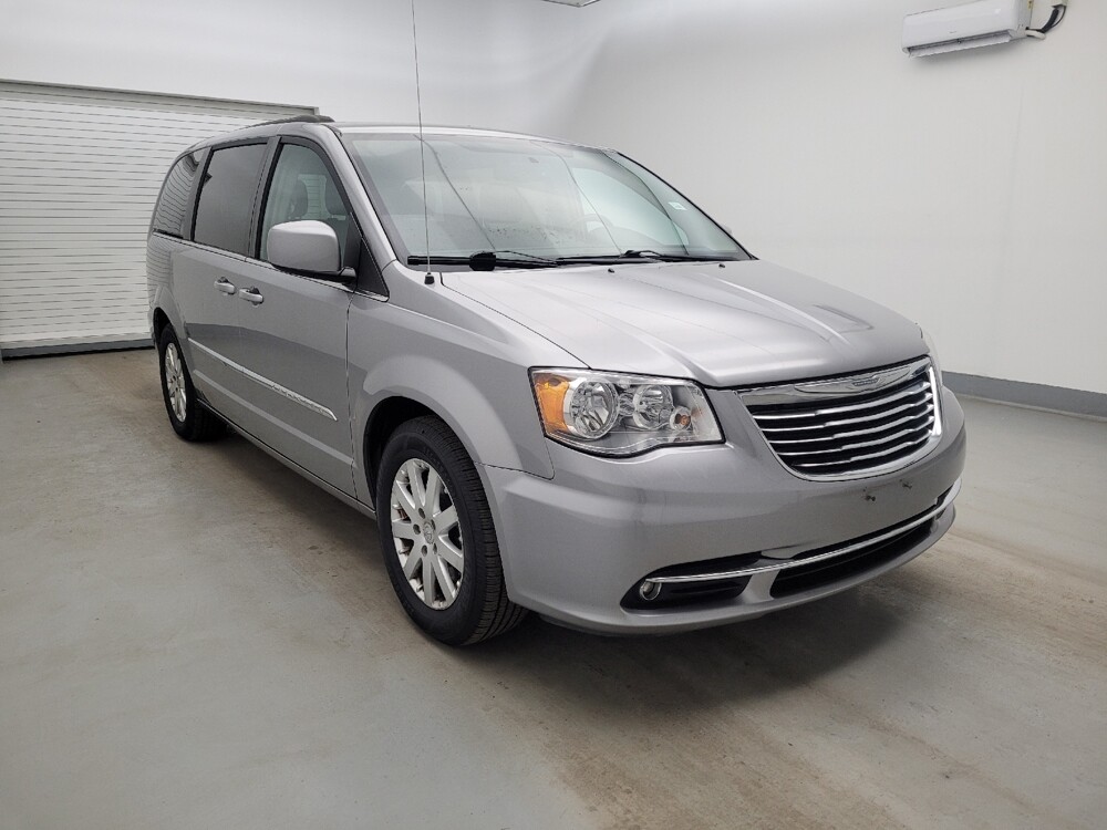 2015 Chrysler Town & Country in Louisville, KY 40258 - 18123129 13
