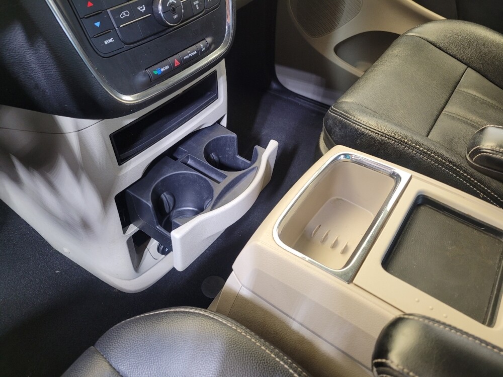 2015 Chrysler Town & Country in Louisville, KY 40258 - 18123129 26