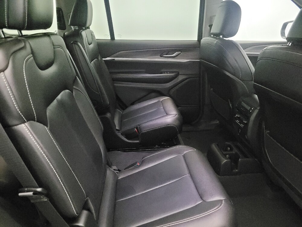 2023 Jeep Grand Cherokee L in Plymouth Meeting, PA 19462 - 18123148 19