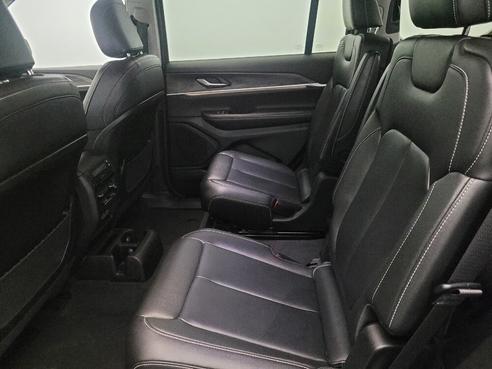 2023 Jeep Grand Cherokee L in Plymouth Meeting, PA 19462 - 18123148 18